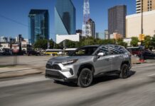 Toyota RAV4 Hibrido del 2023, con buena economía de combustible y garantizada fiabilidad