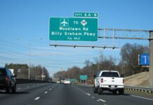 ¿Cuáles son las 10 ciudades de EE. UU. con las horas pico menos peligrosas y las 50 clasificadas por porcentaje de accidentes?