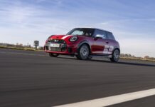 homenaje moderno a una gloria del automovilismo