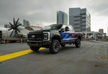 Ford muestra el nuevo “Super Duty Proud to Honor” y anuncia carrera histórica de NASCAR en homenaje a las Fuerzas Armadas